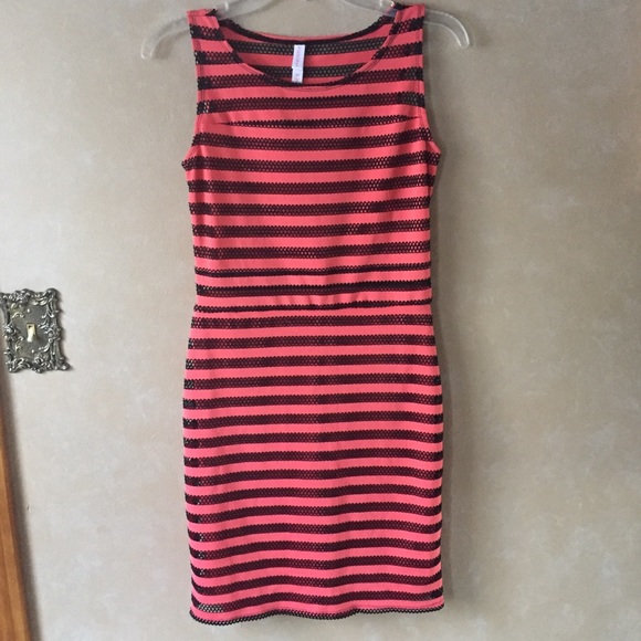 Dresses & Skirts - 🎉Host Pick🎉 stretchy striped dress